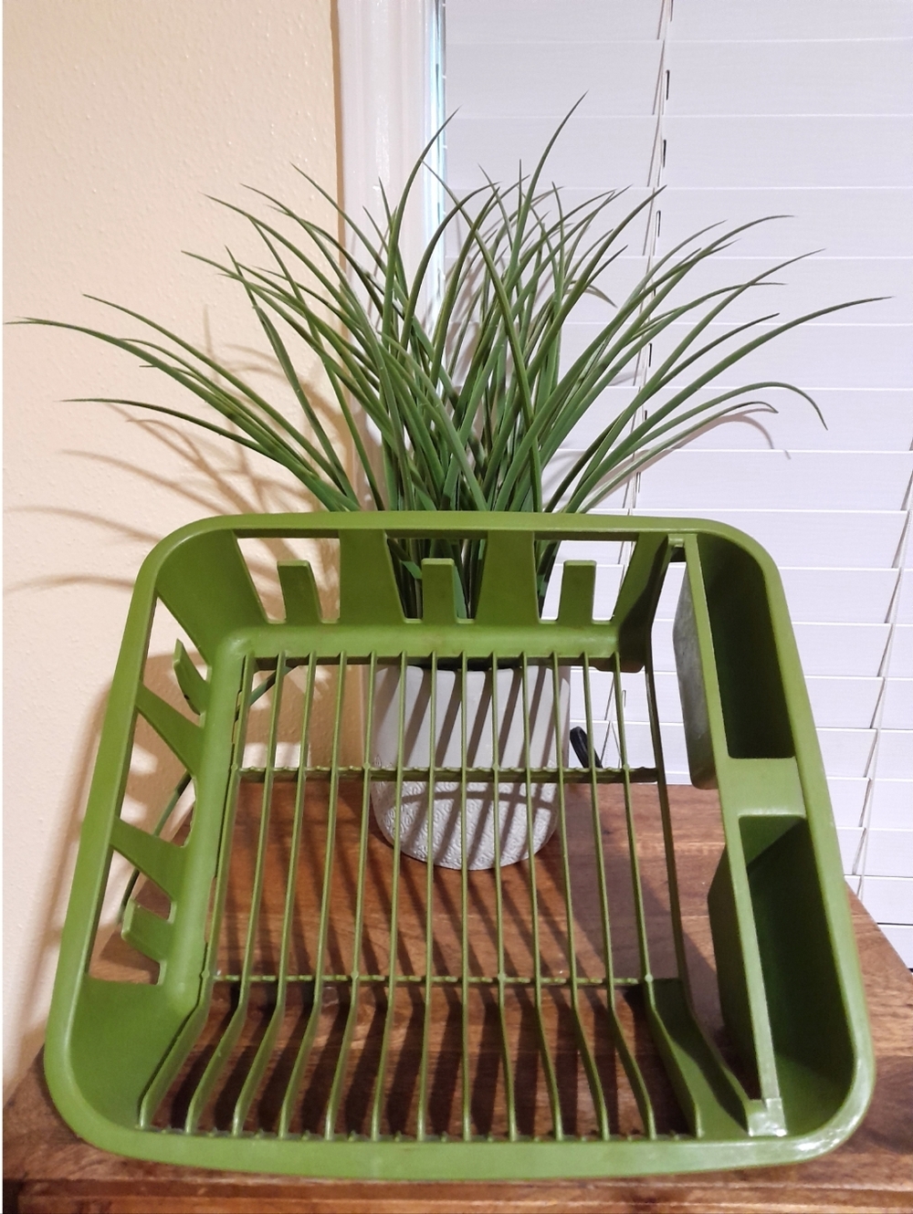 vintage Rubbermaid  6049 7 green dish drying rack 14"L x 13"W-no mat